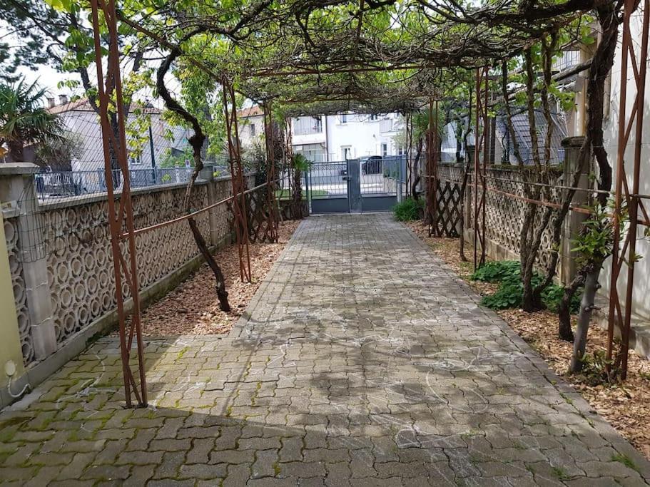 Casa Ellie - Casa Vacanze Con Giardino E Posto Auto Privati Grado Exterior foto